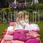 11-06-2004 Mary Borsato and grandchildren at home in Stompetoren, by order of Beaumonde Magazine.

[keywords]Posed, Full Length, Eyecontact, Garden, Pillows[/keywords]